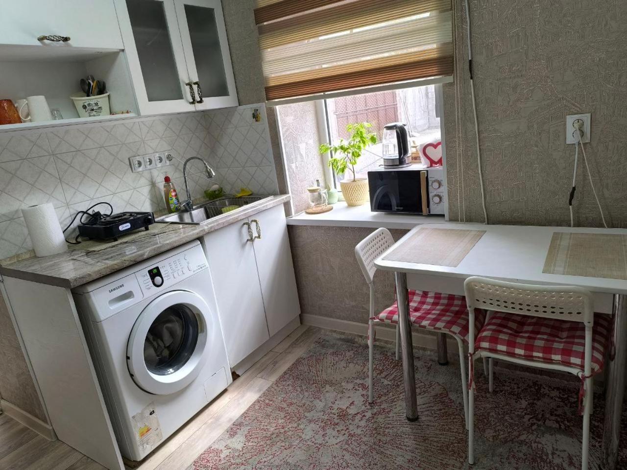 Комфортный Дом До 4Х Человек. Есть Парковка На 2 Машины, Wi-Fi, Tv. Bishkek Exterior foto